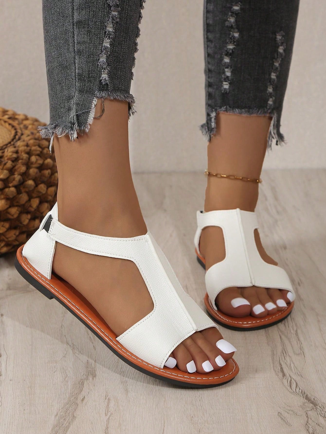 New Women Casual Comfortable Slip-On Flat Sandals With College Style Made Of Leather, Ideal For Beach Party And Music Festival-White-11