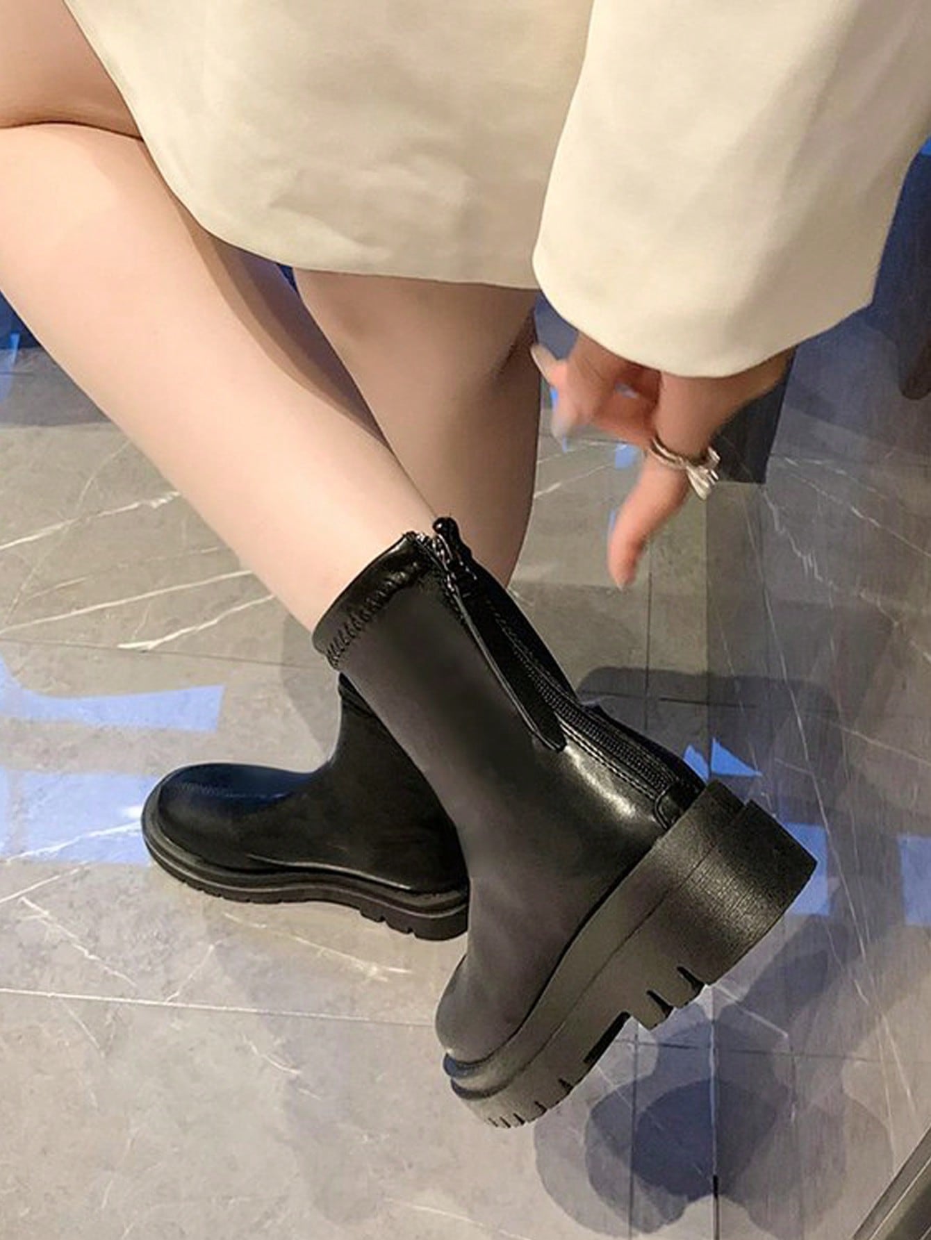 2023 New Autumn And Winter Fashion Women's Short Boots With Thick Sole, Slim Heel, And Chunky Style-Black-3
